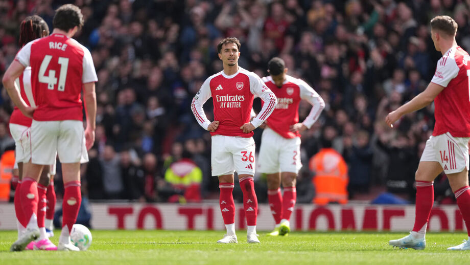 A desilusão dos jogadores do Arsenal após a derrota com o  Bournemouth 