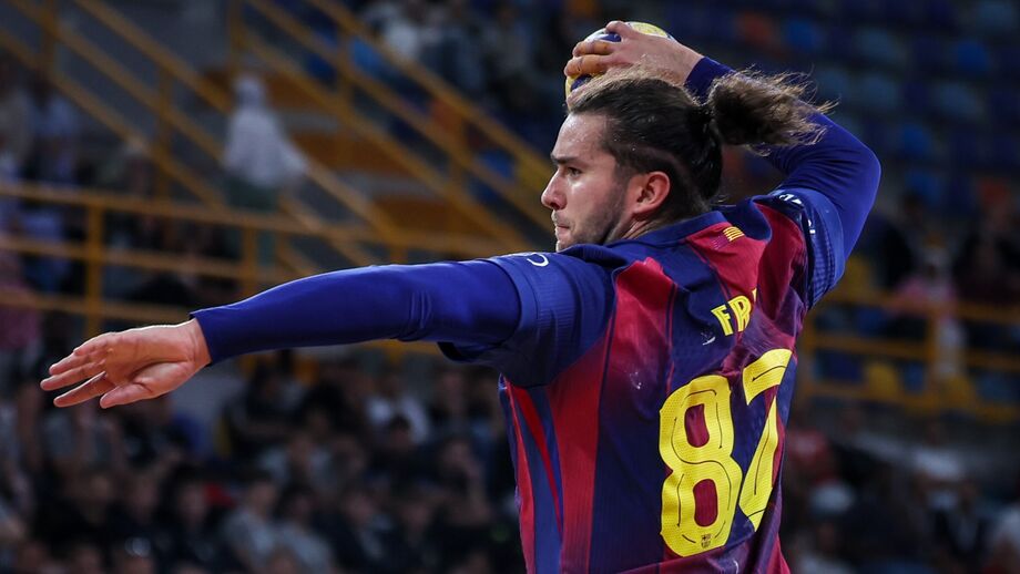 Luís Frade celebra título espanhol pelo Barcelona após vitória e derrota do rival