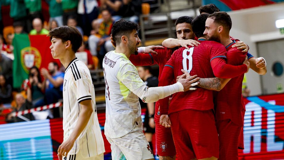 Portugal vence Japão por 3-2 em jogo de futsal