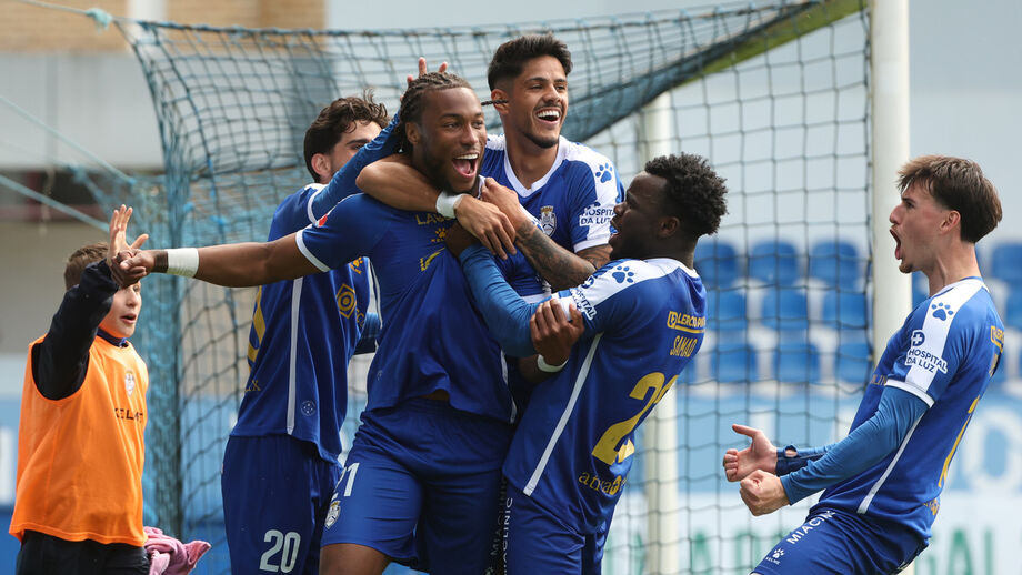Jogadores do Feirense festejam vitória frente  ao Vizela