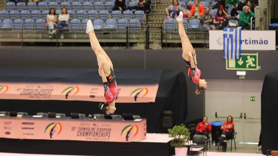 Catarina Nunes e Sofia Correia: vice-campeãs da Europa em trampolim sincronizado