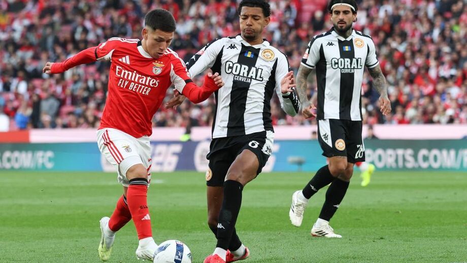 Benfica venceu o Nacional por 2-0 com golos de Schjelderup (3') e Rafa Silva (14')