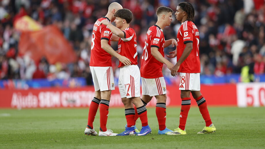 Benfica celebra vitória frente ao Nacional