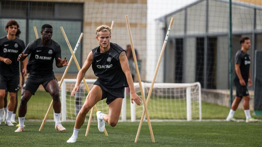 Hjulmand fez uma tatuagem com o símbolo do Arsenal no ombro esquerdo