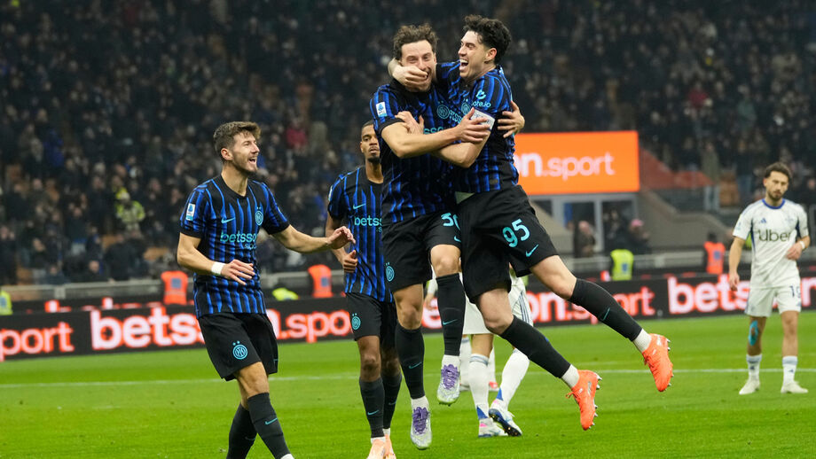 Jogadores do Inter festejam frente ao Como