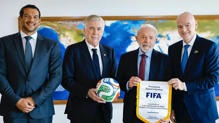 Lula encontra-se com Ancelottie e Infantino em Brasília