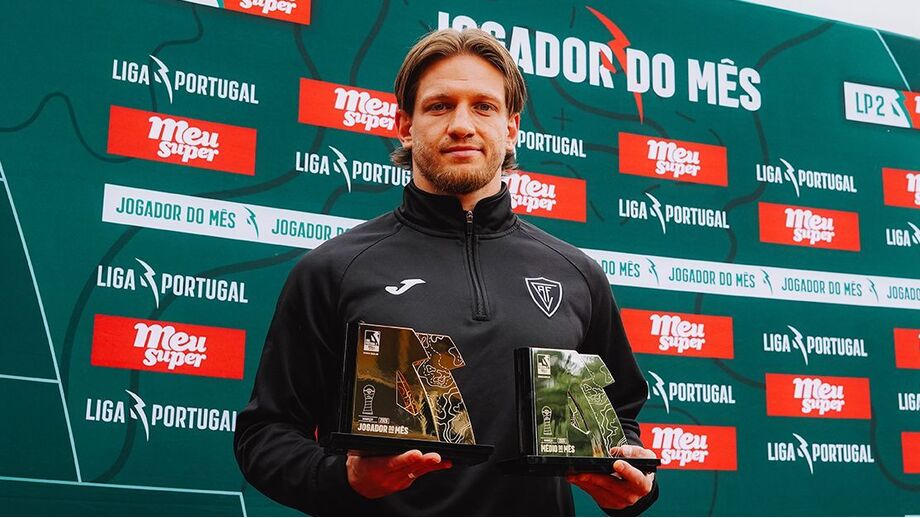 Futebolista recebe prémio de jogador do mês da Liga Portugal