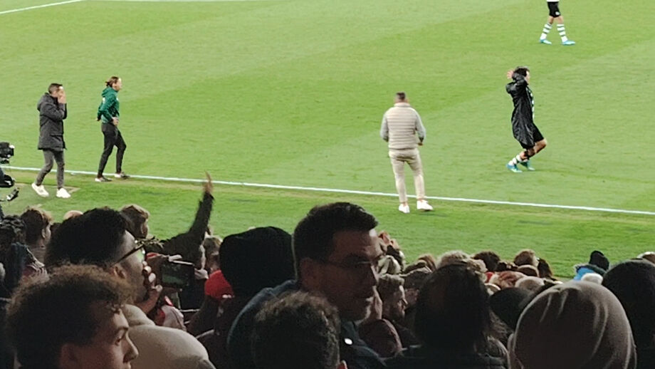 Jovem médio quase marcou aos 90'+4