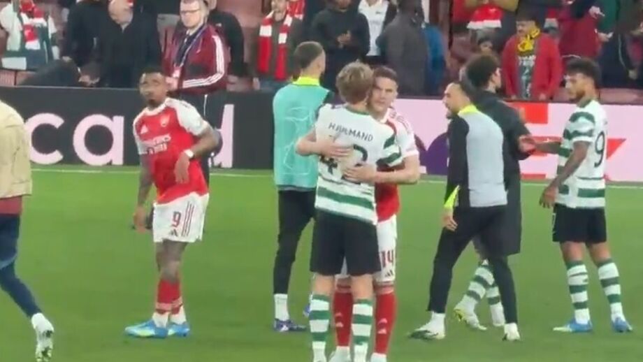 Momento de confraternização após o apito final