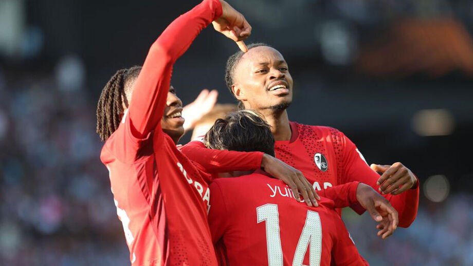Jogadores do Friburgo a celebrar 