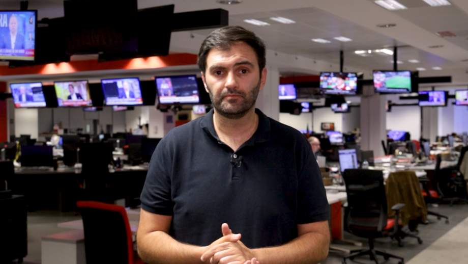 David Novo, editor executivo de Record, destaca bolas na barra de William Gomes e Alan Varela