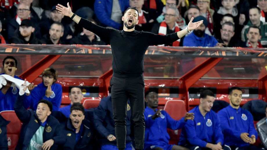Protestos de Francesco Farioli e do banco do FC Porto