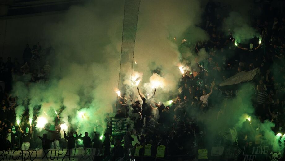 Adeptos do Sporting numa das últimas deslocações ao Estádio do Dragão