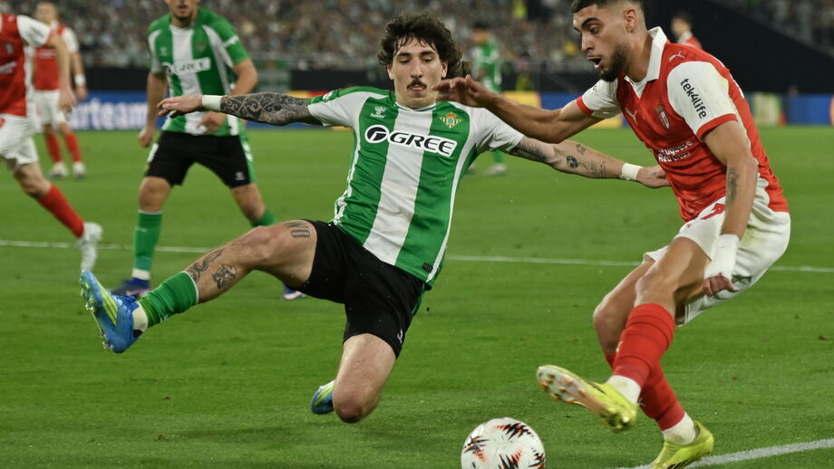 Hector Bellerín e Gabri Martínez em ação no Betis-Sp. Braga