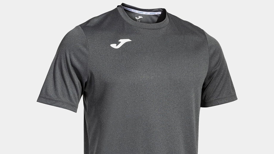 Diga adeus ao suor no treino: a t‑shirt desportiva Joma que mantém o corpo seco