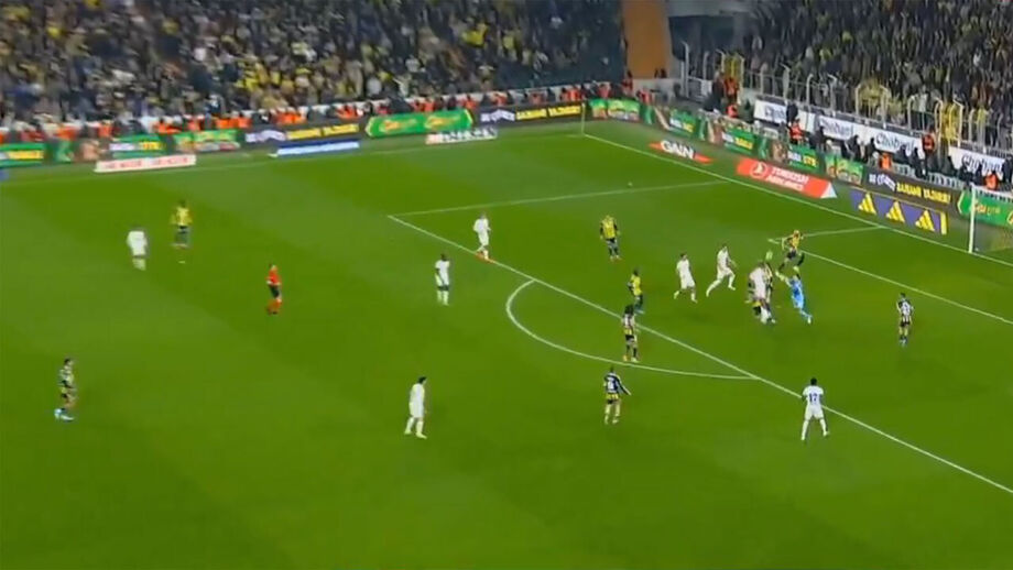 Ederson comete erro aos 90'+8 e Rizespor chega ao empate