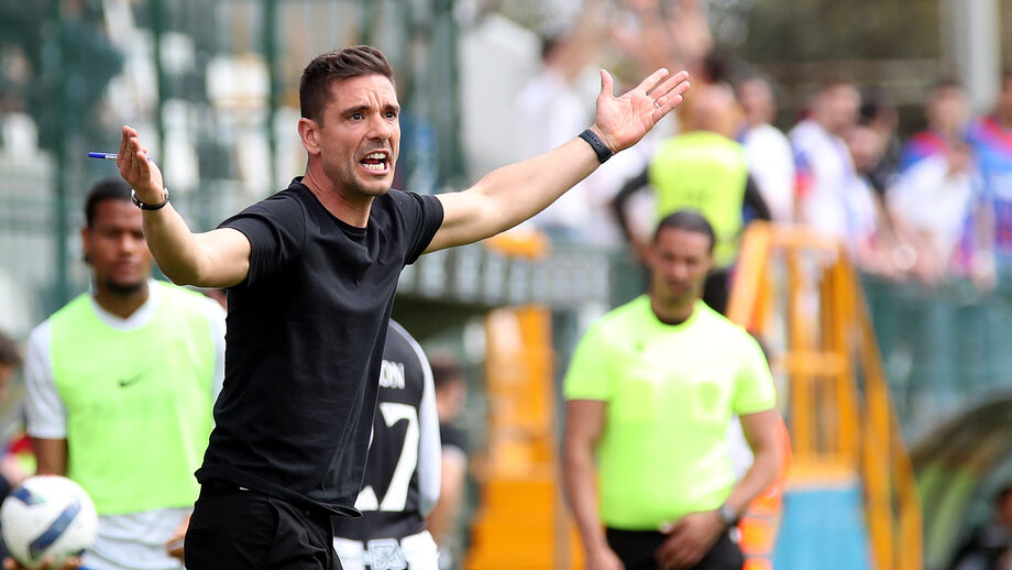 Tiago Margarido no jogo com o Alverca na Choupana