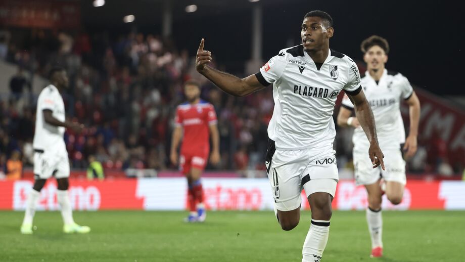 Gustavo Silva homenageia António Miguel Cardoso após golo em Barcelos