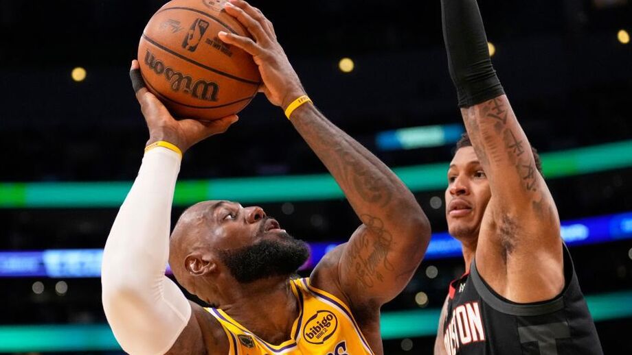 LeBron James em ação nos LA Lakers-Houston Rockets