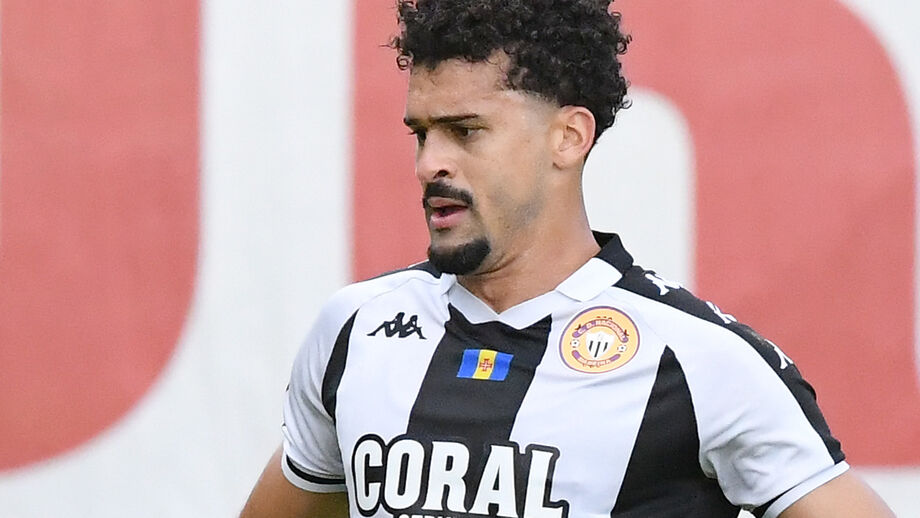 Léo Santos cumpriu castigo com o Alverca