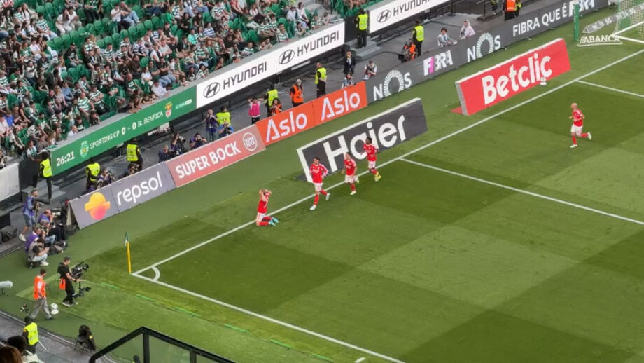 Avançado norueguês adiantou os encarnados em Alvalade