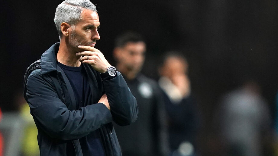 Carlos Vicens no jogo com o Famalicão