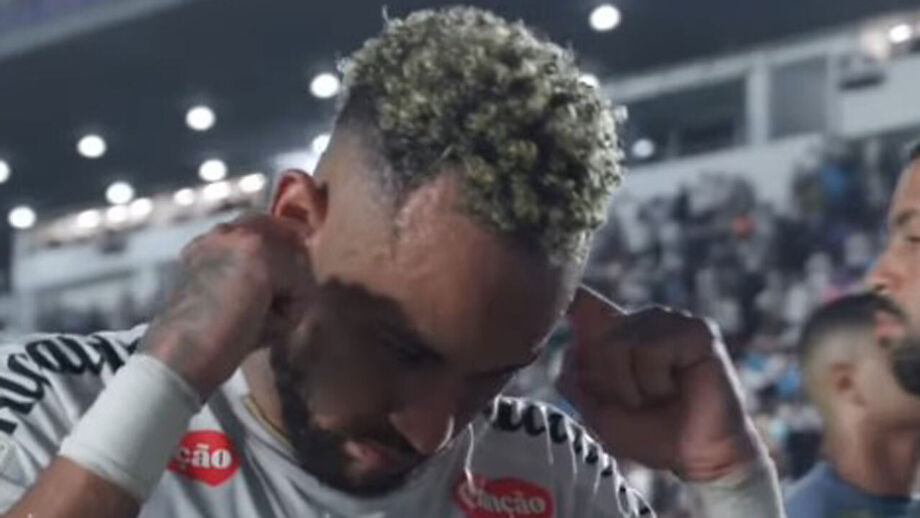 Jogador do Santos reage a polémica