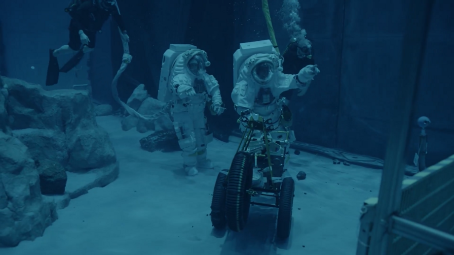 Victor Glover treina no Neutral Buoyancy Laboratory