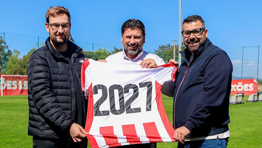 Carlos Fangueiro renova com o Leixões até 2027