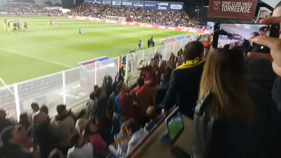 Momento de tensão durante a 2.ª mão da meia-final da Taça de Portugal