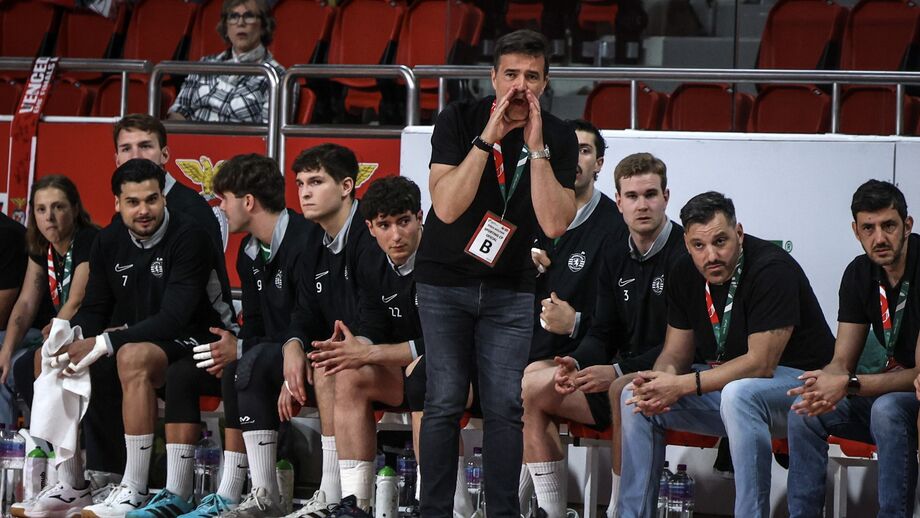 Ricardo Costa muito ativo no dérbi