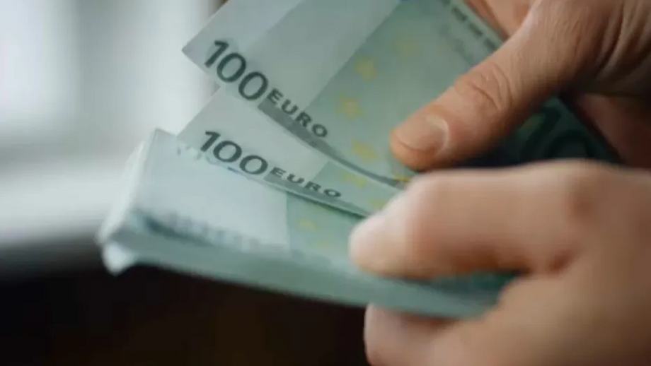 Segundo a acusação, os sujeitos não só forjaram identidades, como, a partir destas obtiveram o NIF, os quais lhes permitiram abrir contas bancárias em nome de sociedades comerciais