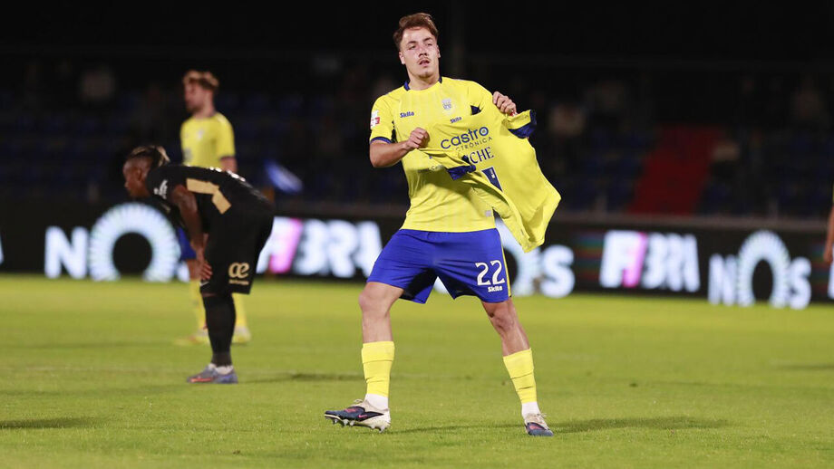 Van Ee exibe camisola de Miguel Puche no Alverca-Arouca