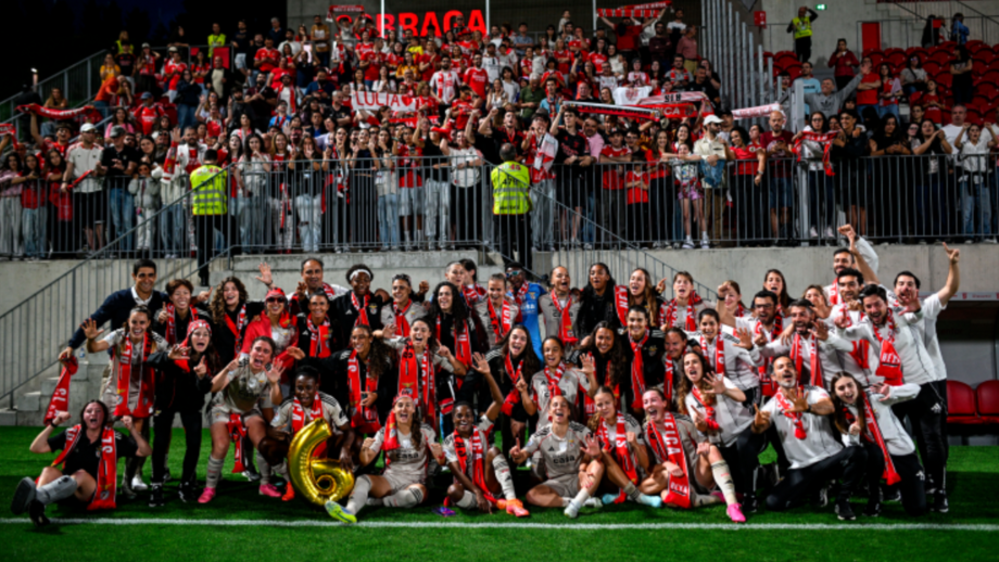 Festa do Benfica com equipa e adeptos em Braga após conquista do hexacampeonato