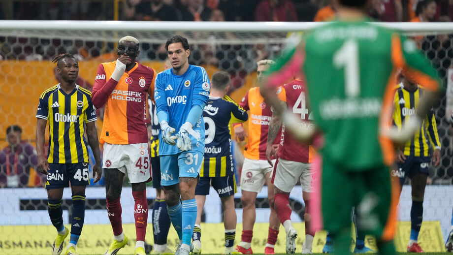 Ederson expulso no clássico frente ao Galatasaray na derrota do Fenerbahçe