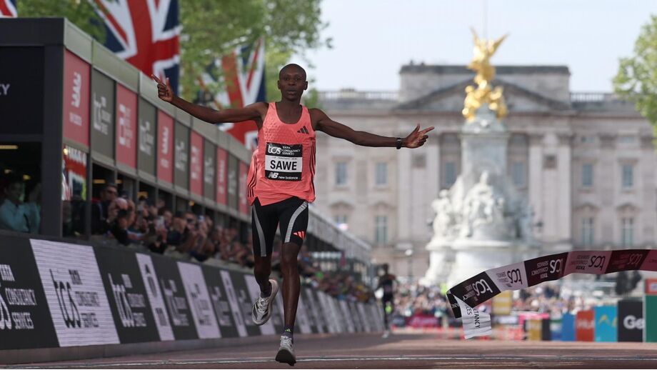 Queniano Sebastian Sawe correu maratona de Londres abaixo das duas horas