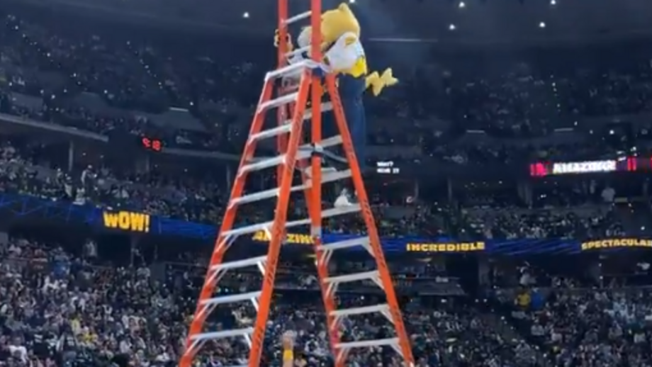 Rocky levou o público nas bancadas em Denver à loucura