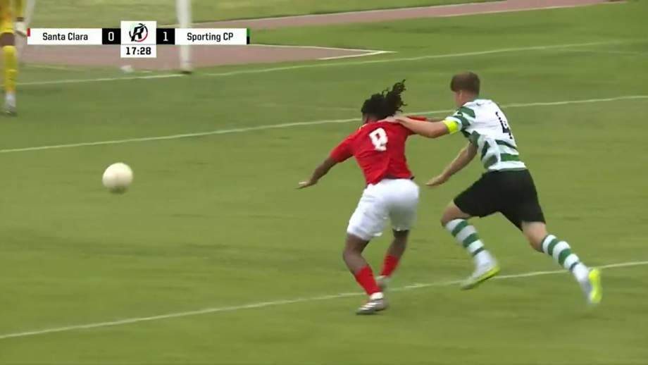 O polémico penálti assinalado no Santa Clara-Sporting em sub-23