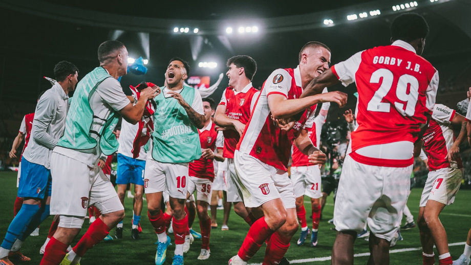 Jogadores do Sp. Braga festejam apuramento para as meias-finais da Liga Europa