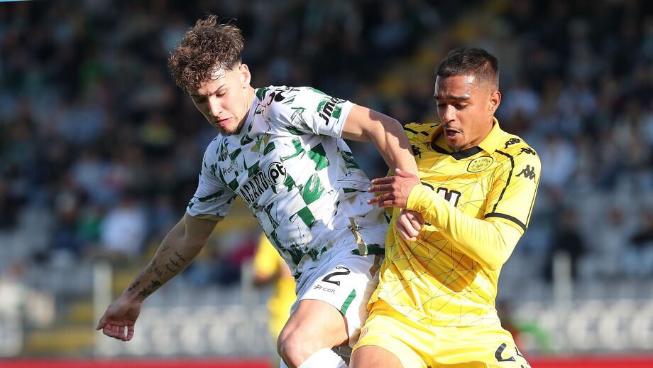 Lenny Vallier (à direita) continua lesionado