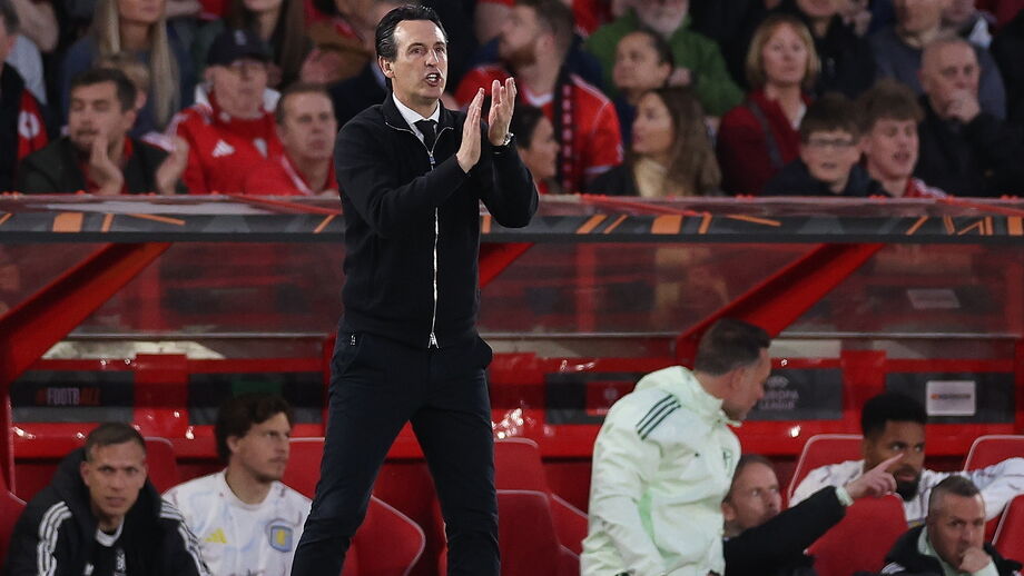 Unai Emery no banco do Aston Villa