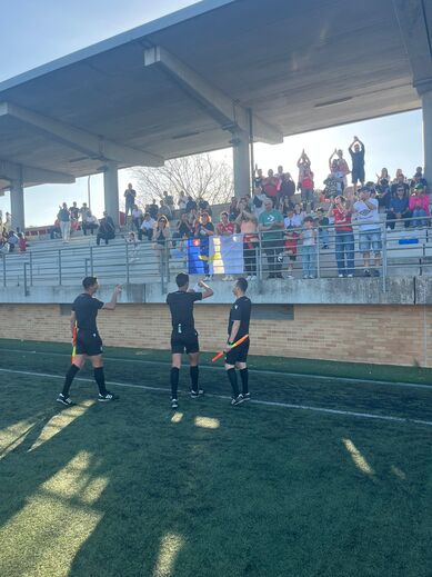 Jogo do Santa Clara tem claque a ver cartão branco