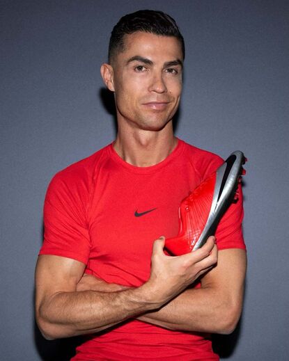Nike celebra o regresso das chuteiras de Ronaldo, edição de 2009