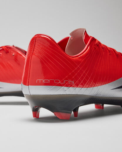 Nike lança chuteiras Mercurial, usadas por Cristiano Ronaldo em 2009