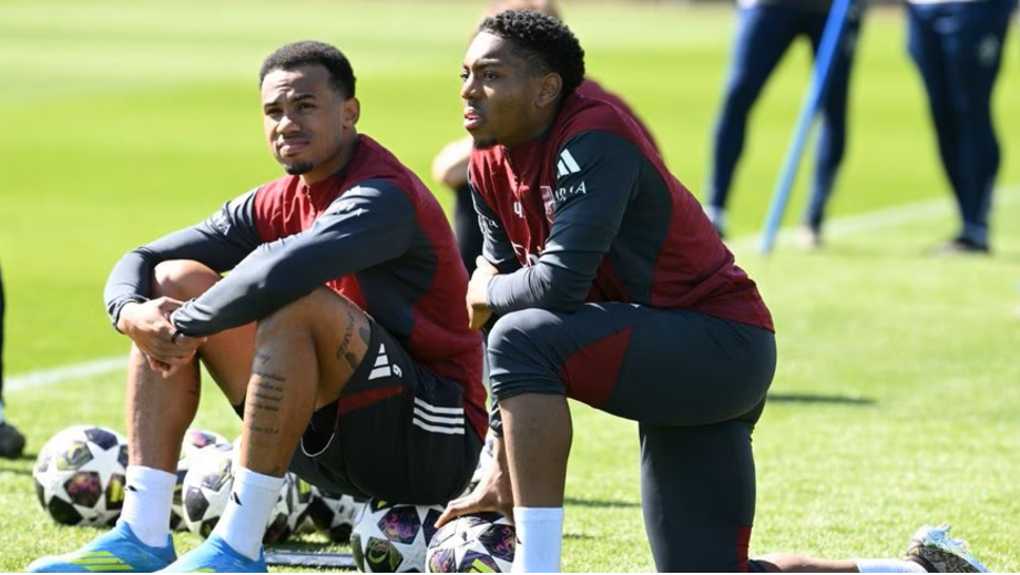 Gabriel Magalhães e Jurrien Timber no treino do Arsenal