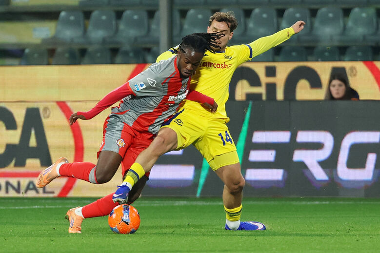 Warren Bondo atua na Cremonese