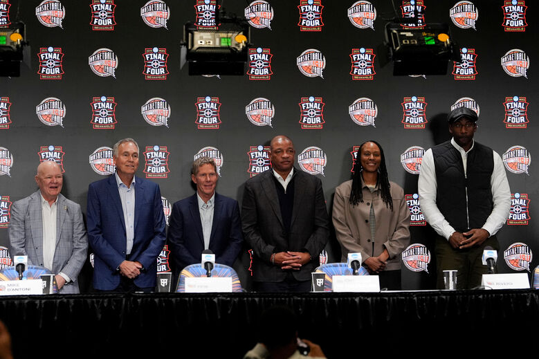 Conferência de imprensa com Mike D'Antoni, Few, Cha e Rivers