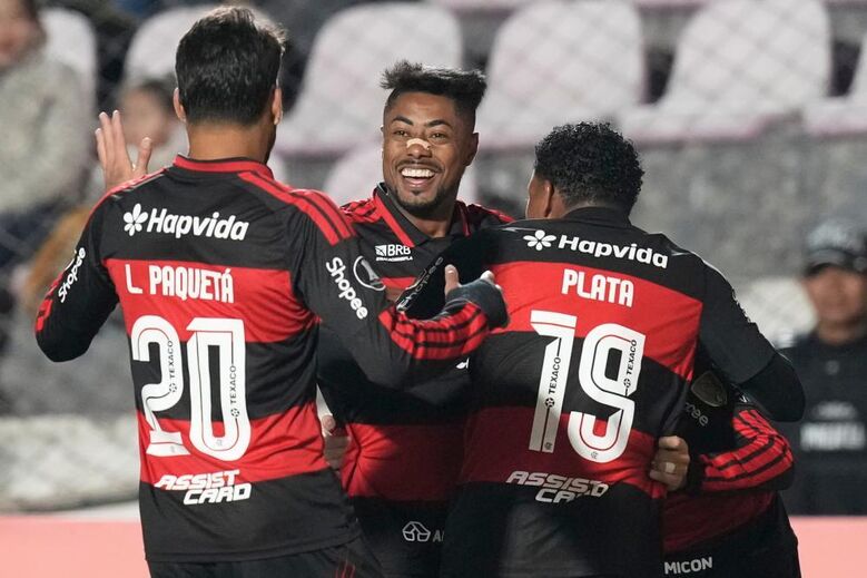 Bruno Henrique celebra vitória do Flamengo frente aos peruanos do Cusco na Libertadores