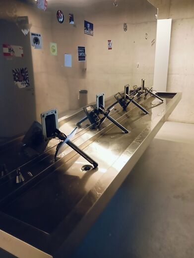 Adeptos do Betis arrancaram torneiras da Pedreira: assim ficou a casa de banho da bancada visitante