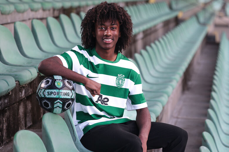 Leonardo Varela, jovem promessa do Sporting, assina contrato profissional